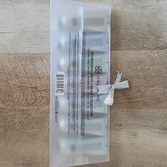 Daisy Fuentes Hand Cream Collection - Picture 3 of 3